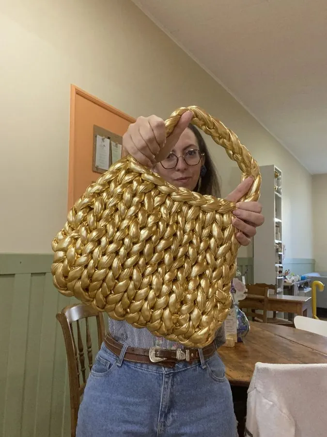 Sac au crochet doré